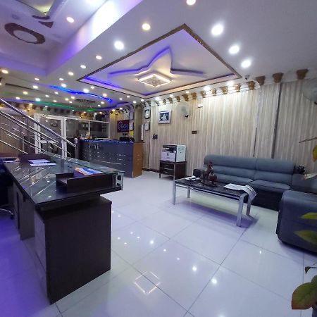 Global City Hotel Maligawatta Esterno foto