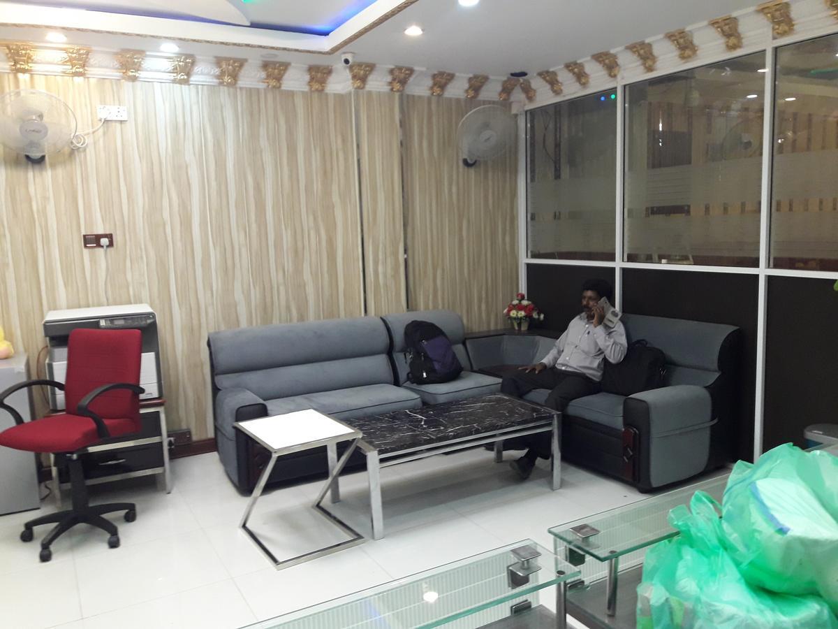 Global City Hotel Maligawatta Esterno foto