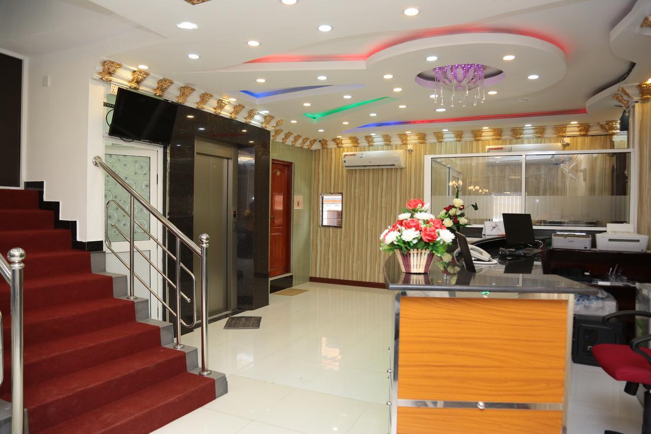 Global City Hotel Maligawatta Esterno foto