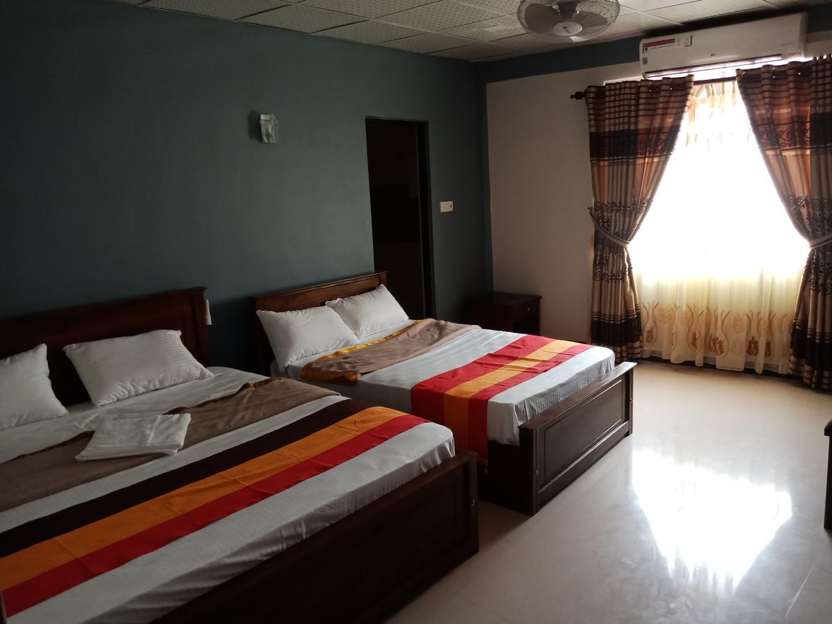Global City Hotel Maligawatta Esterno foto
