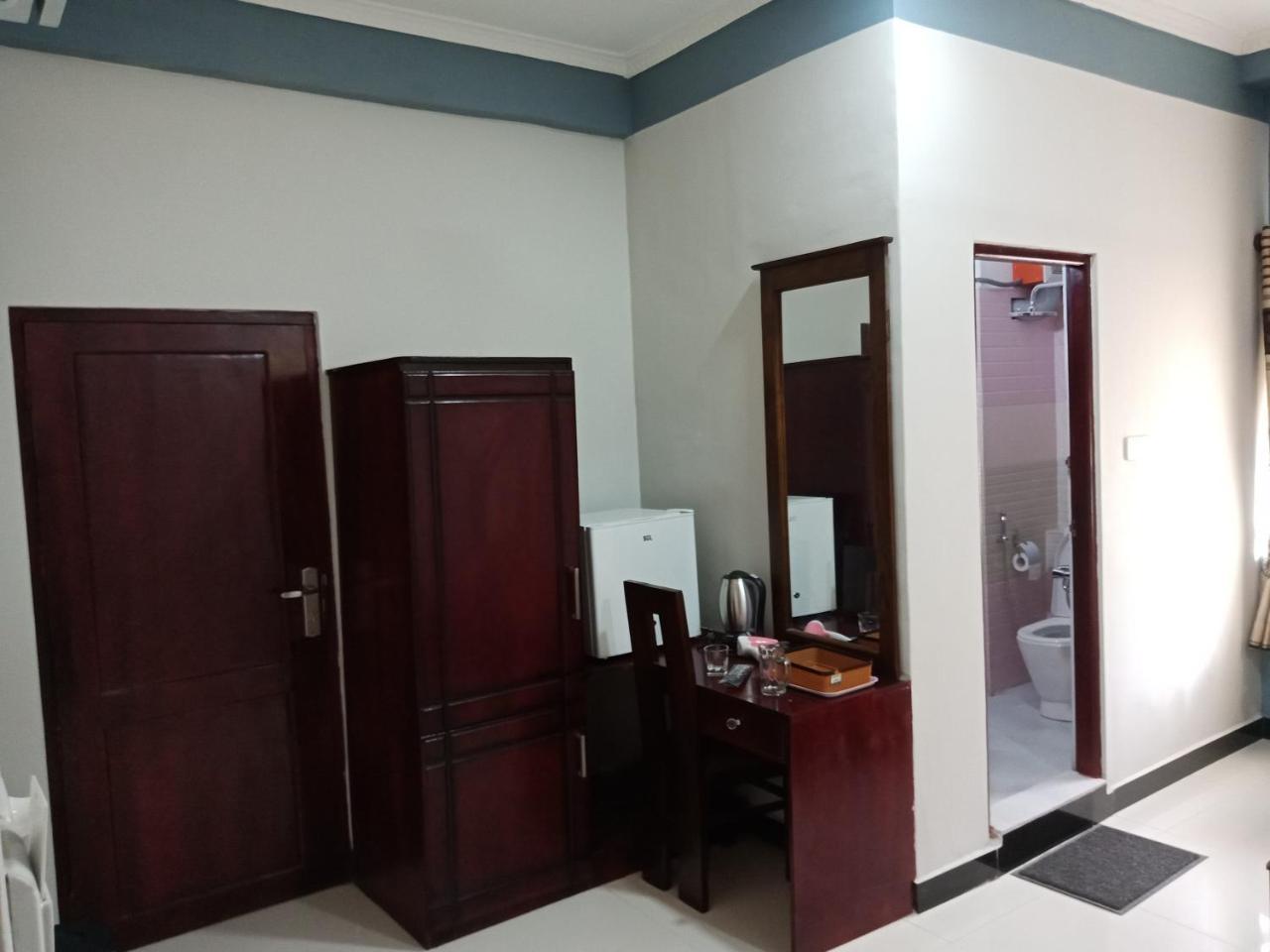 Global City Hotel Maligawatta Esterno foto