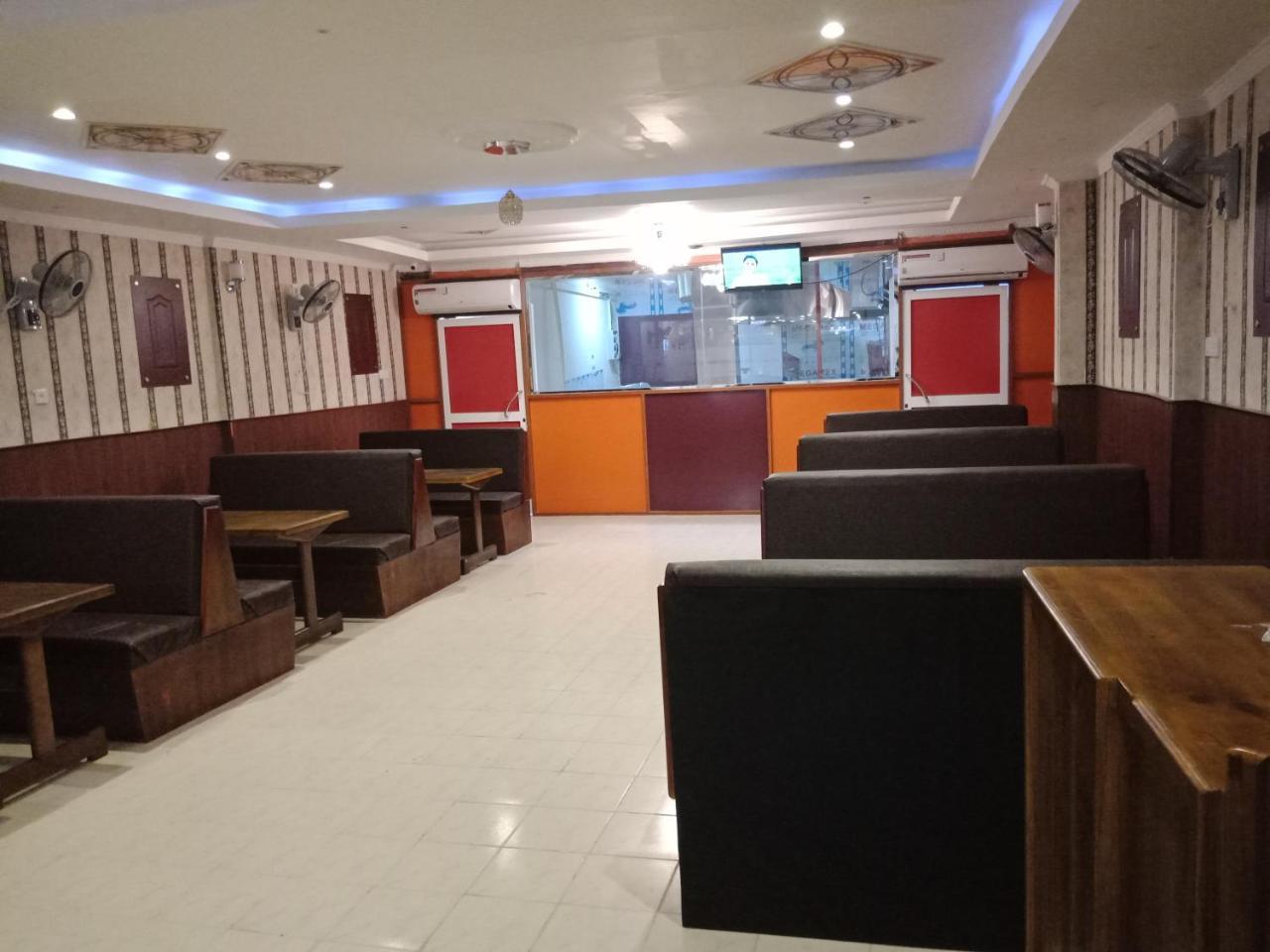 Global City Hotel Maligawatta Esterno foto