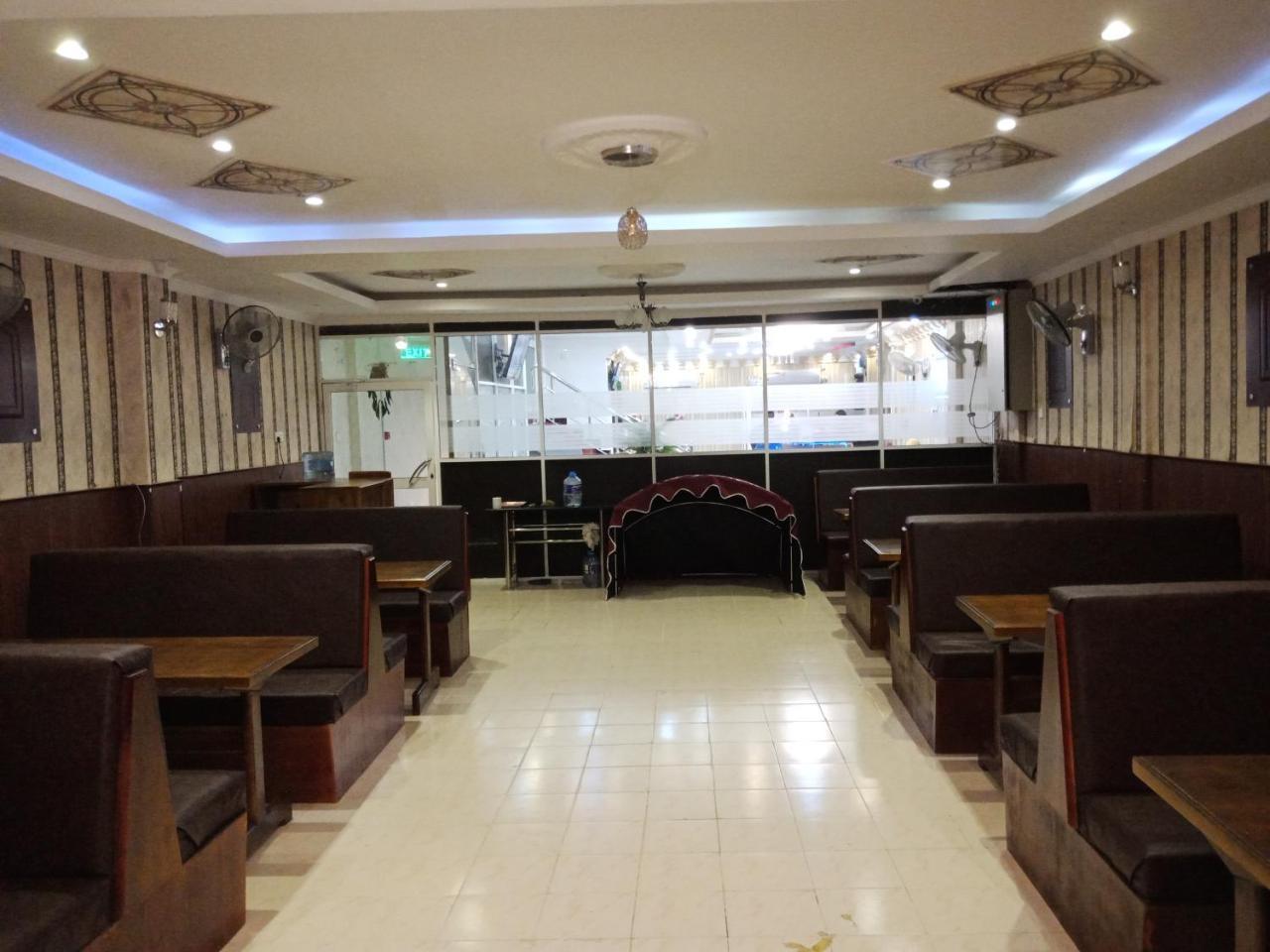 Global City Hotel Maligawatta Esterno foto