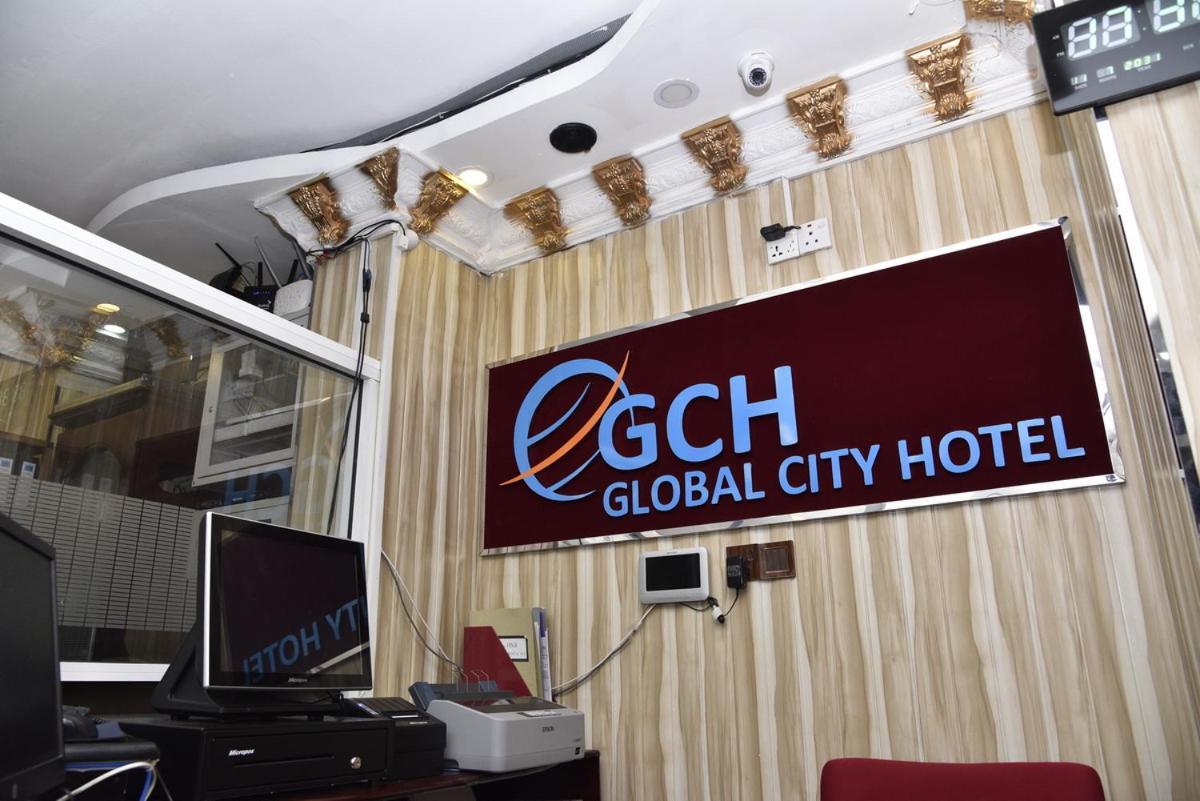 Global City Hotel Maligawatta Esterno foto