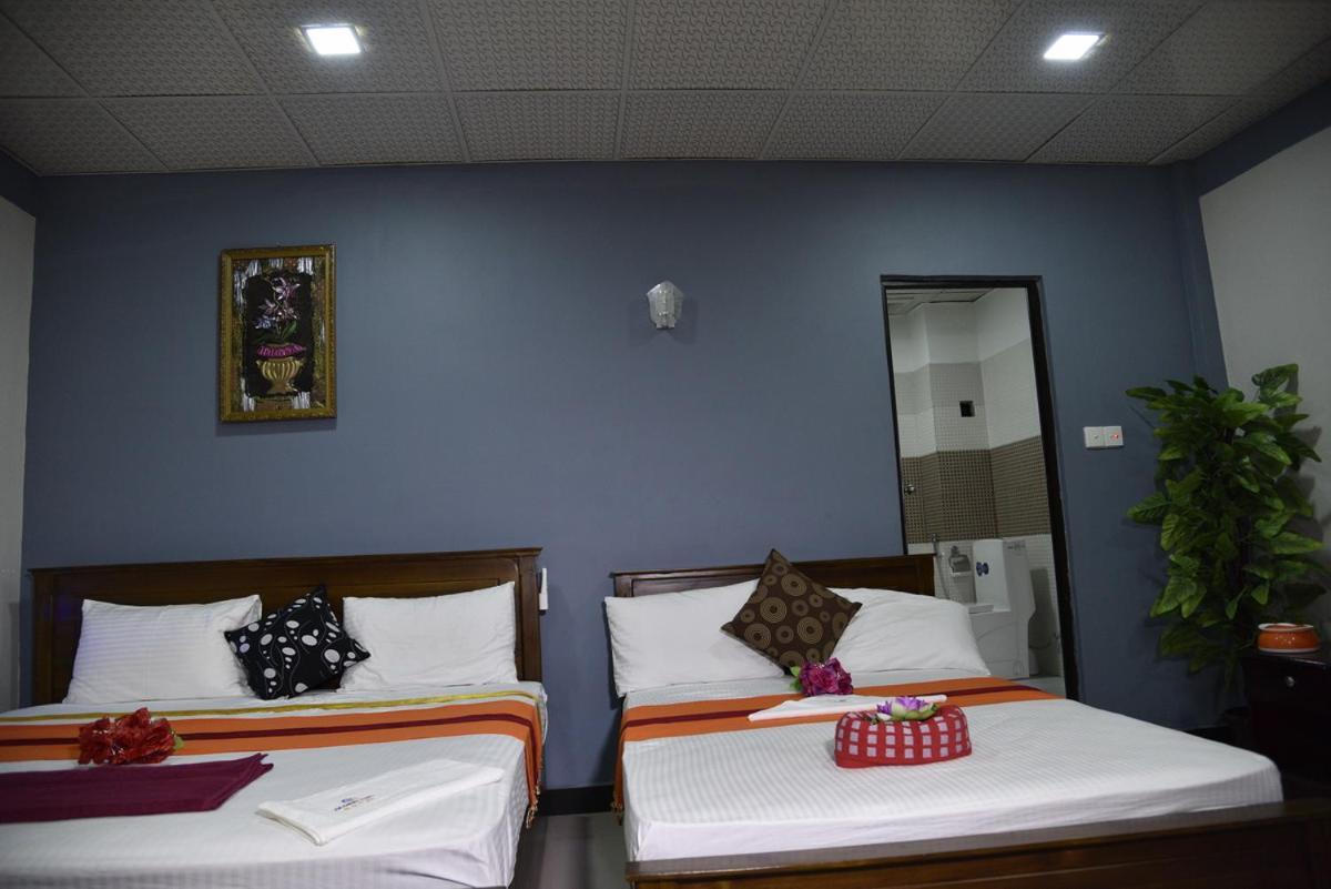 Global City Hotel Maligawatta Esterno foto