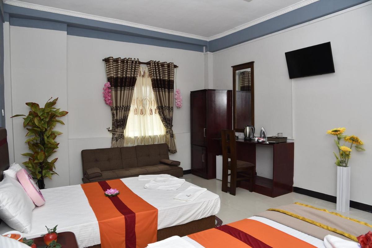 Global City Hotel Maligawatta Esterno foto