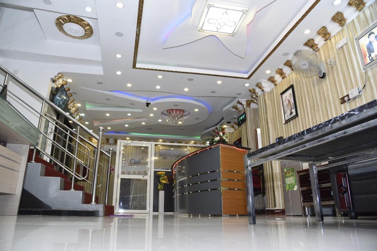 Global City Hotel Maligawatta Esterno foto