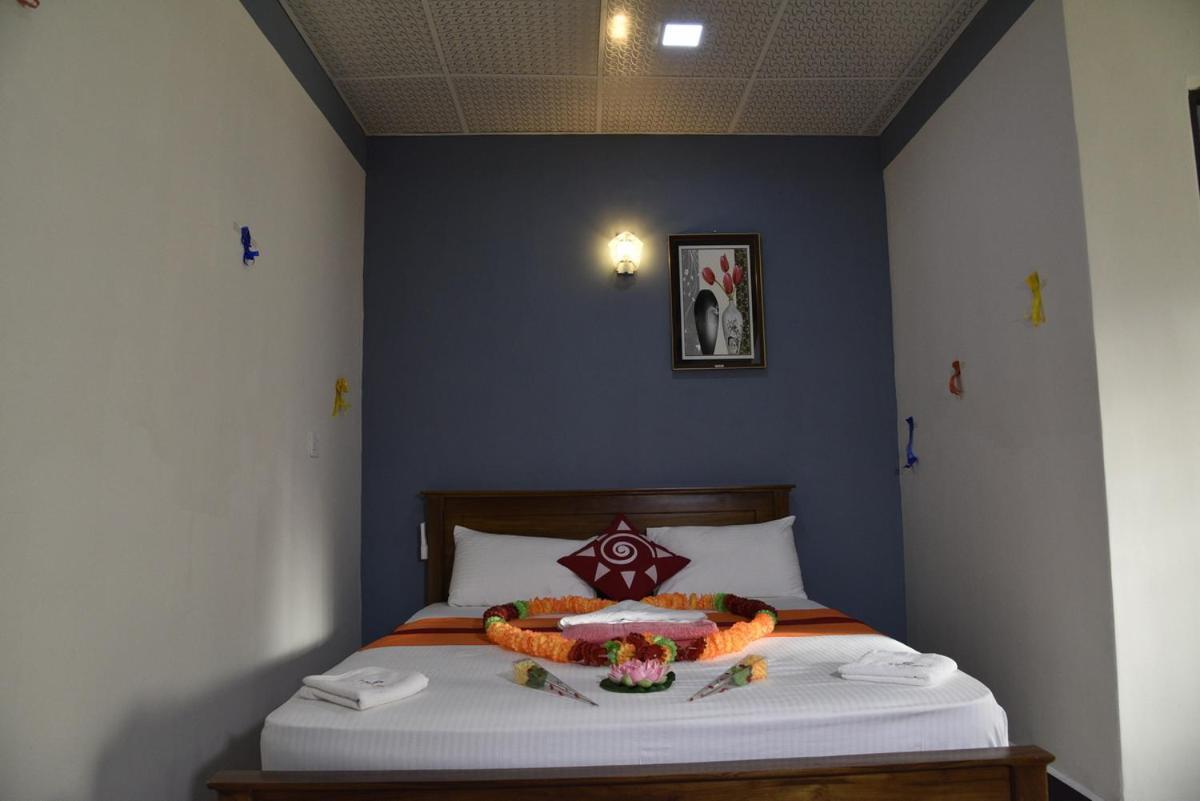 Global City Hotel Maligawatta Esterno foto