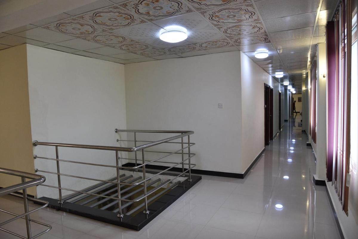 Global City Hotel Maligawatta Esterno foto