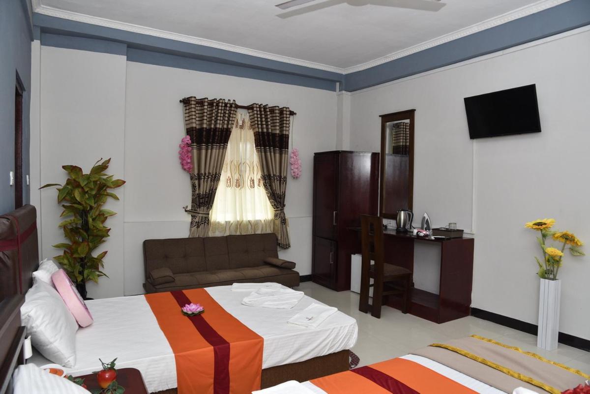 Global City Hotel Maligawatta Esterno foto