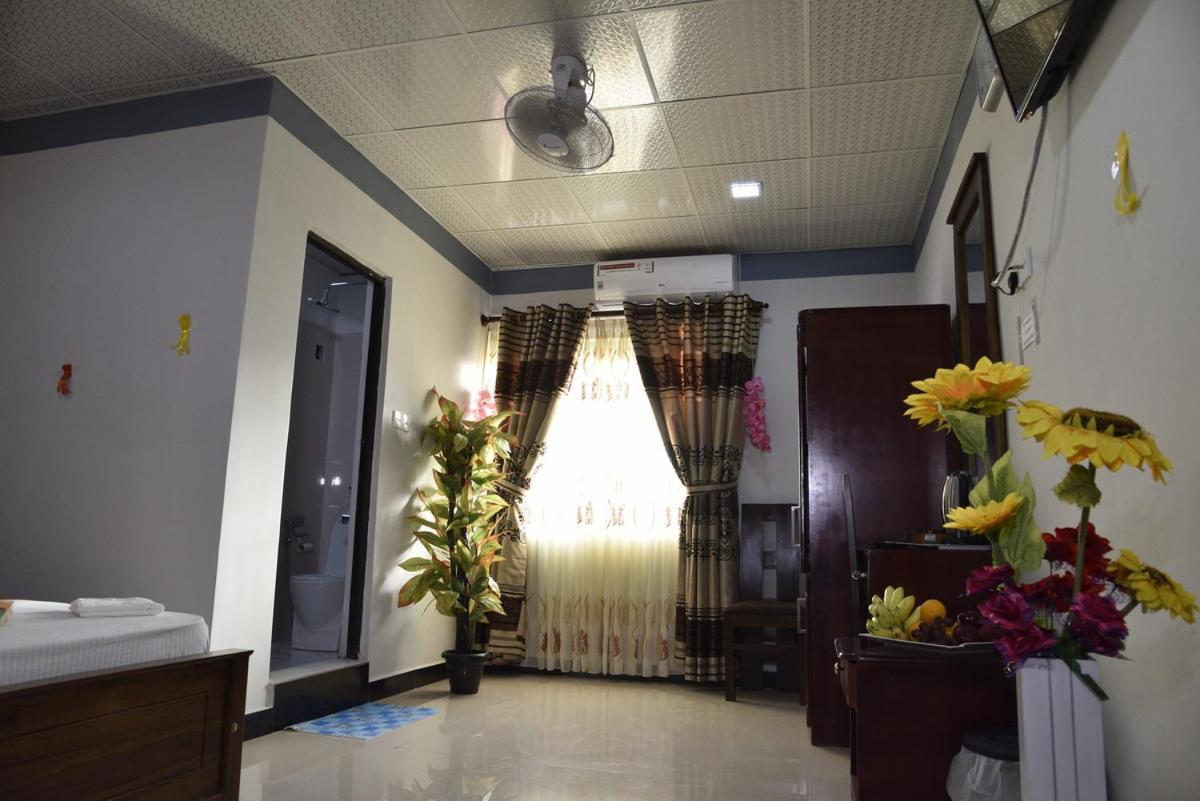 Global City Hotel Maligawatta Esterno foto