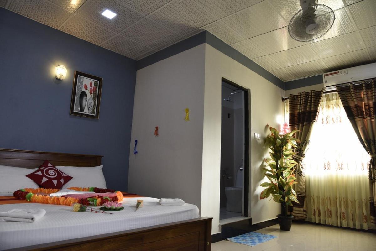 Global City Hotel Maligawatta Esterno foto