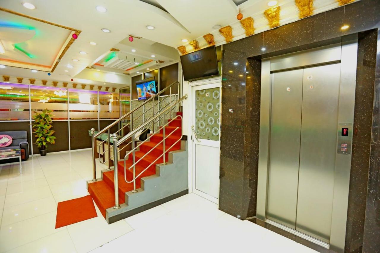 Global City Hotel Maligawatta Esterno foto