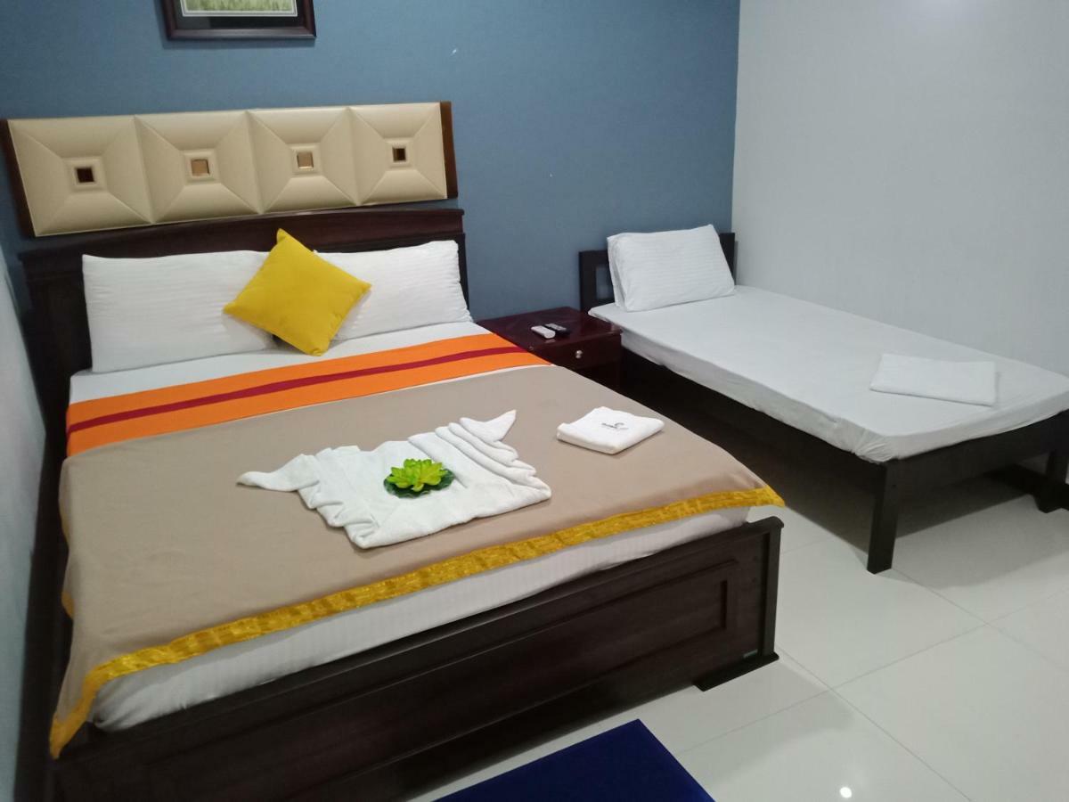 Global City Hotel Maligawatta Esterno foto