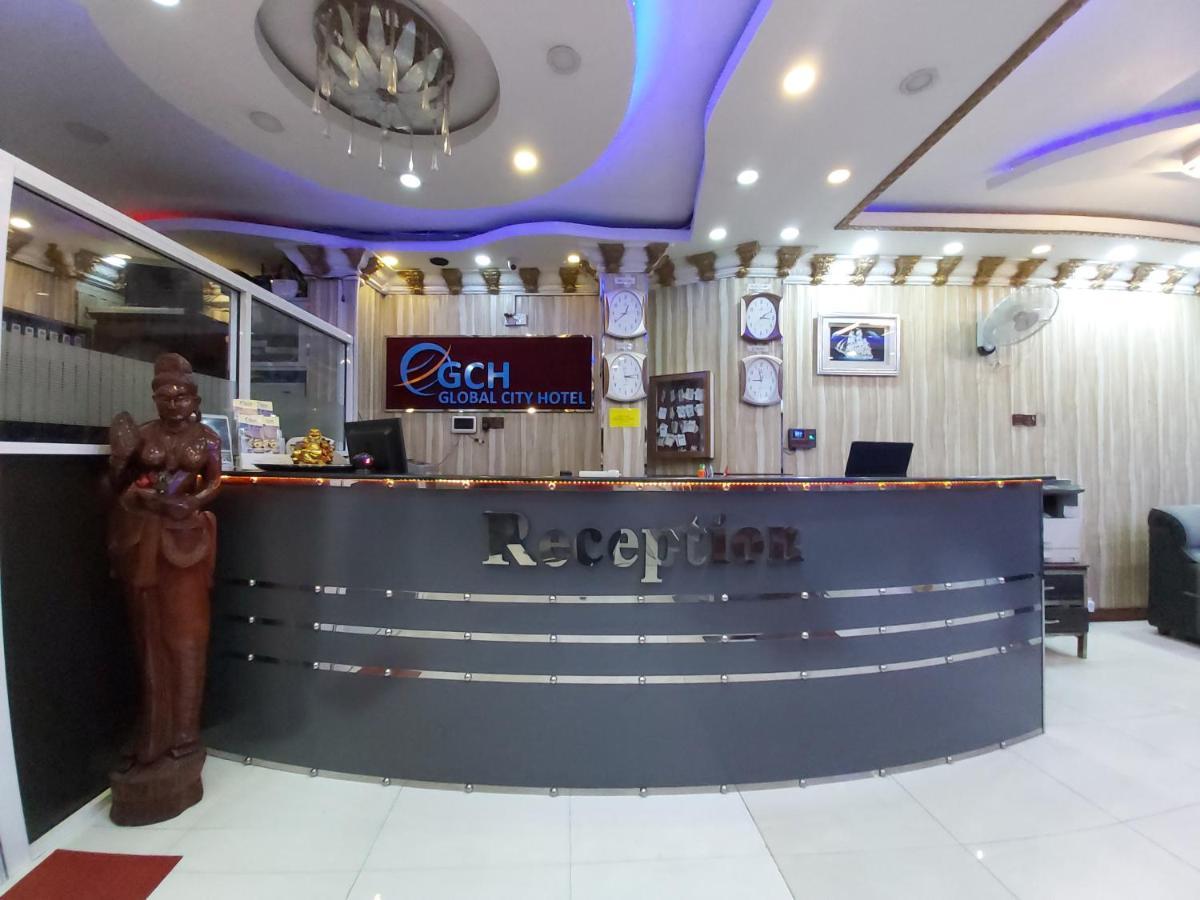 Global City Hotel Maligawatta Esterno foto