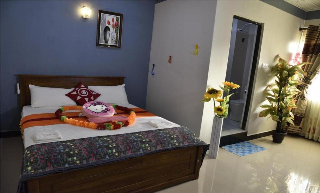 Global City Hotel Maligawatta Esterno foto